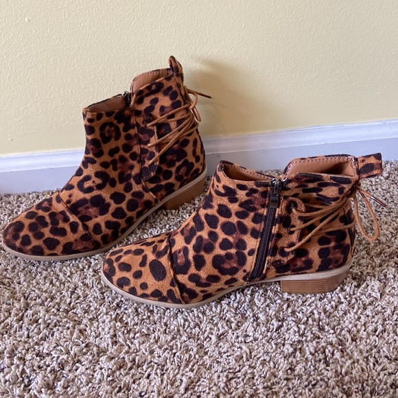Cheetah Booties - Picture 2 of 3